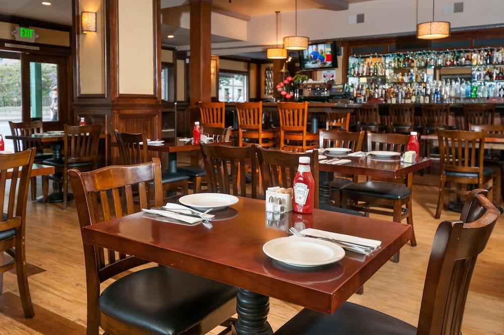 The Pickwick Hotel photo 13