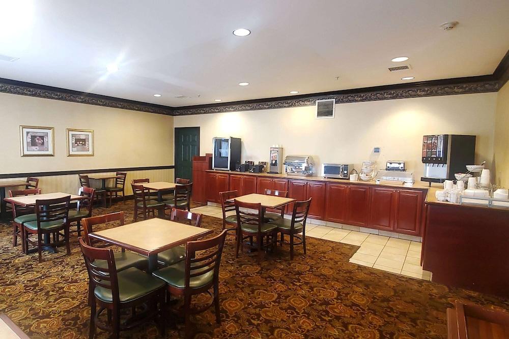 Wingate by Wyndham Youngstown/Austintown photo 47