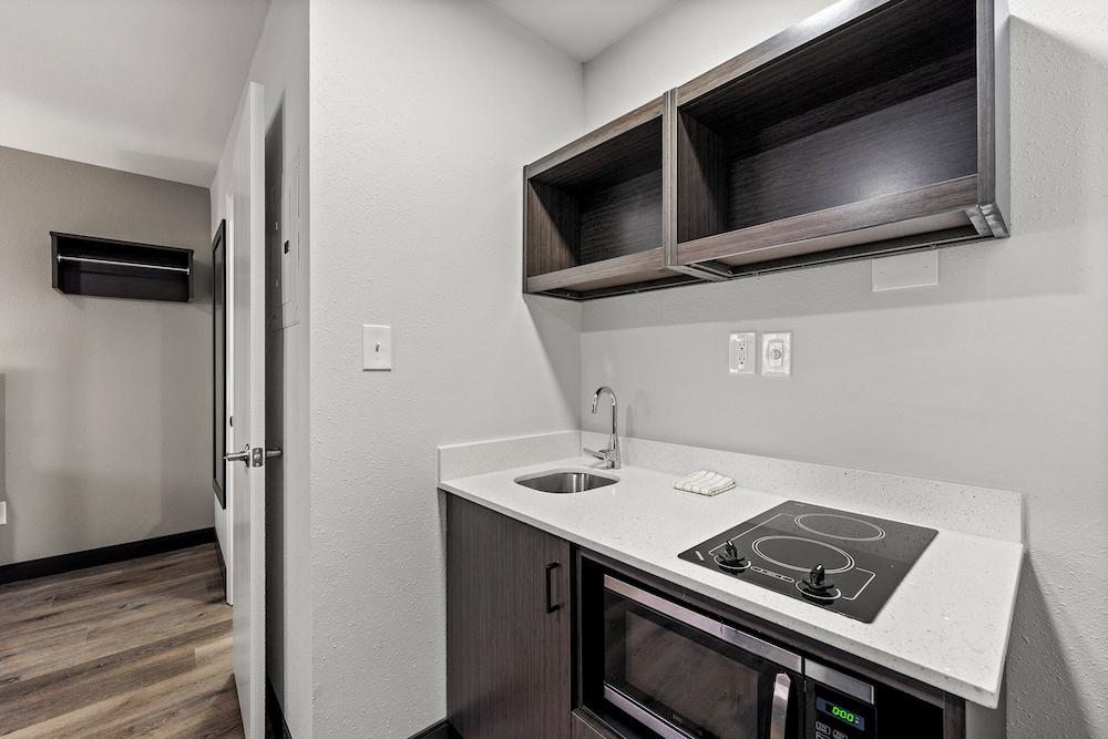 Southern Suites Kennesaw photo 7