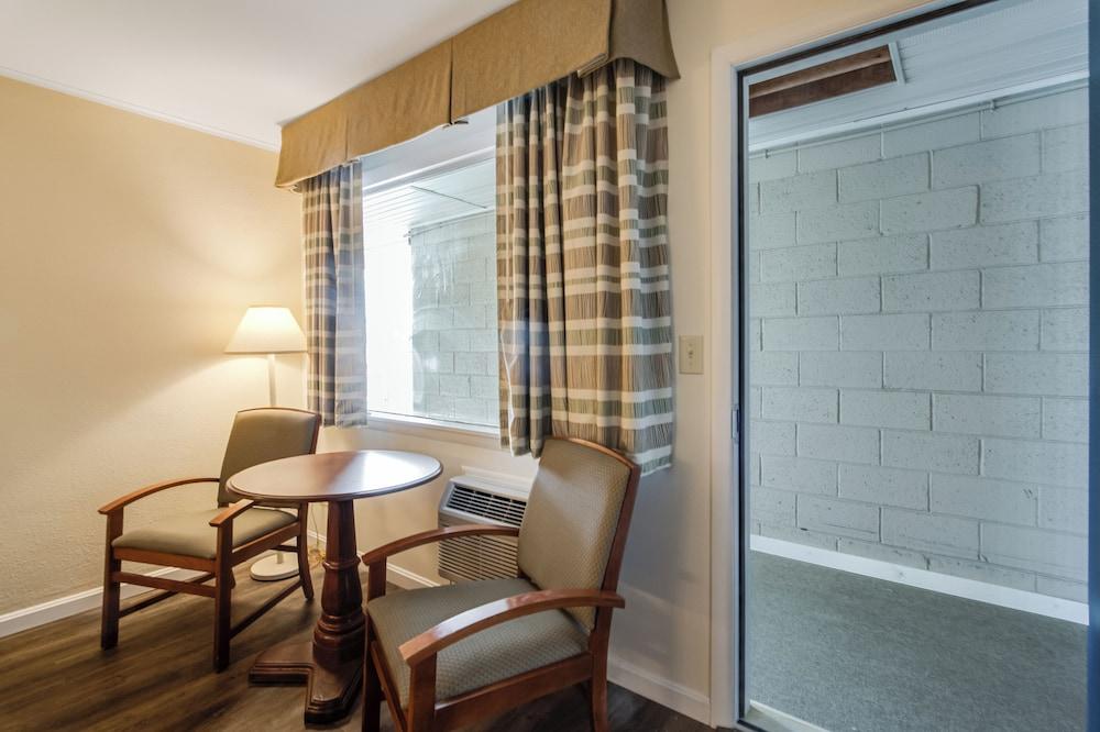 Oceanus Motel photo 13