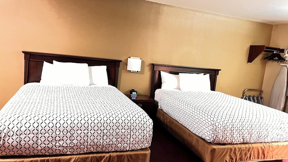 Morgan Inn And Suites photo 31
