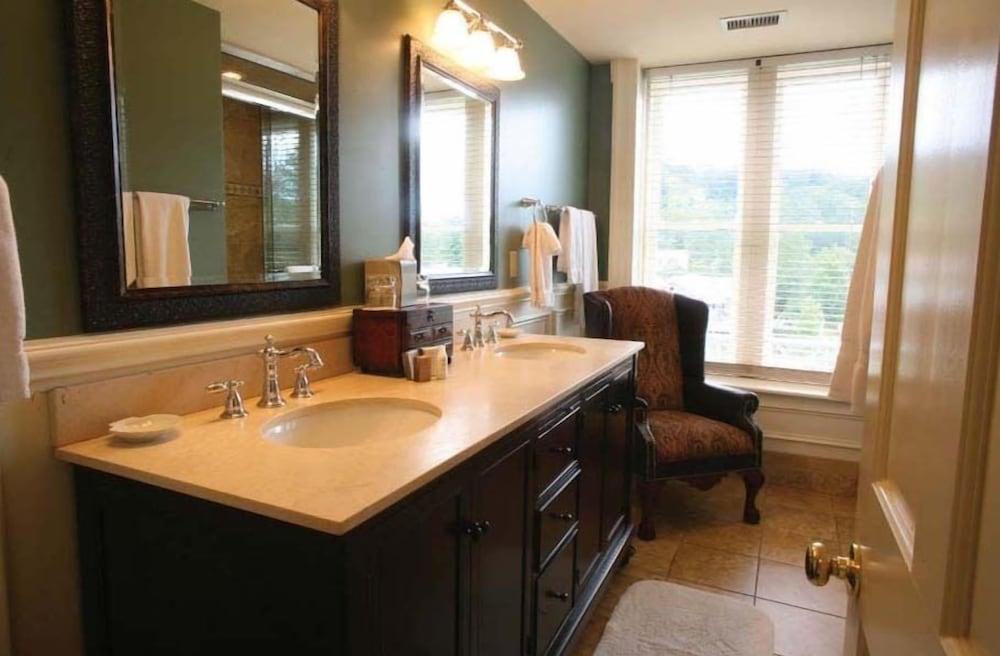 The Martha Washington Inn And Spa photo 43