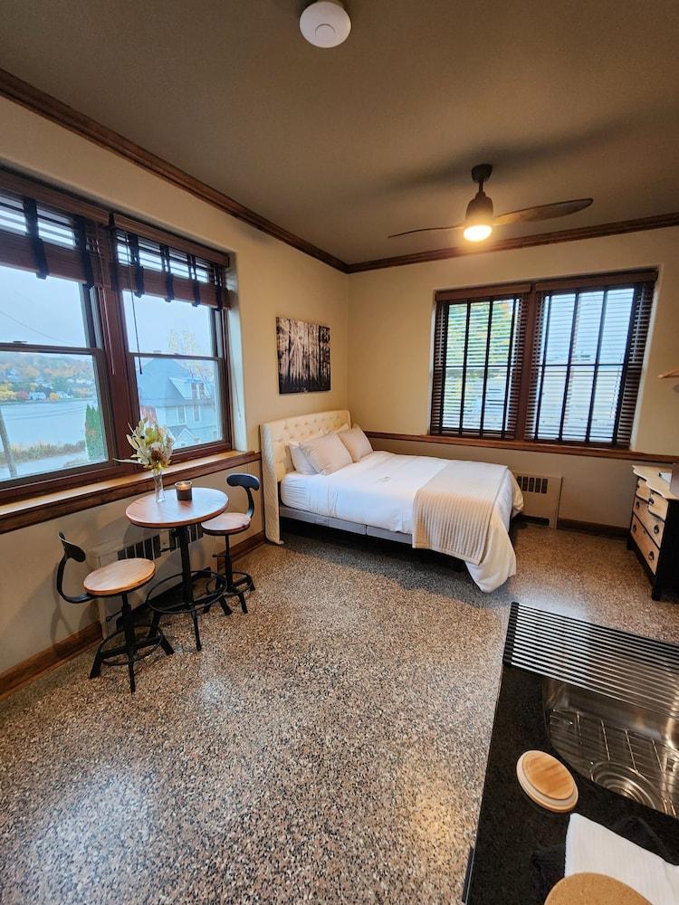 The Lodge Luxury Suites photo 31