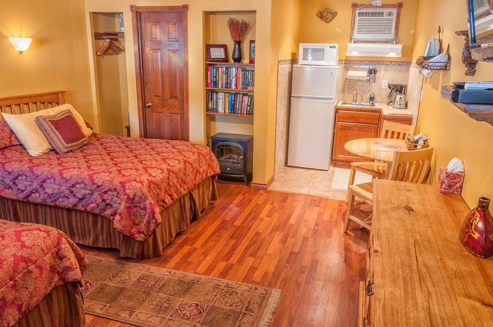 Holiday Lodge on Canyon Lake photo 32