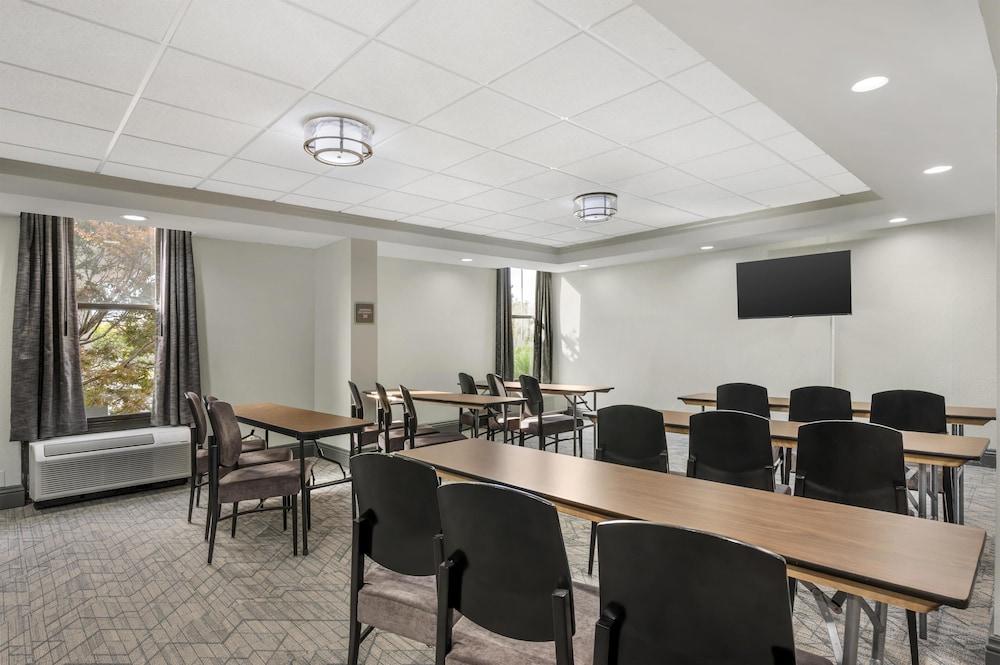 Best Western Plus Indianapolis NW Hotel photo 29