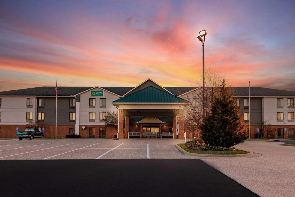 Quality Inn Warrensburg photo 41