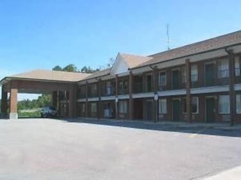 Americas Inn photo 26