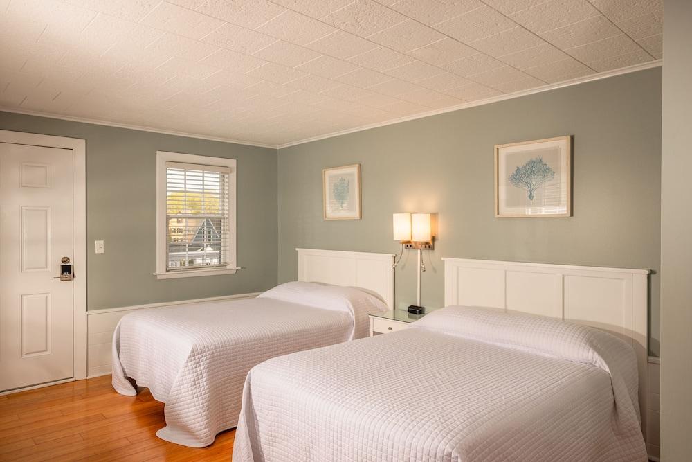 Eagle House Motel photo 15