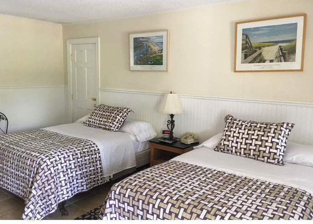 Westhampton Seabreeze Motel photo 24