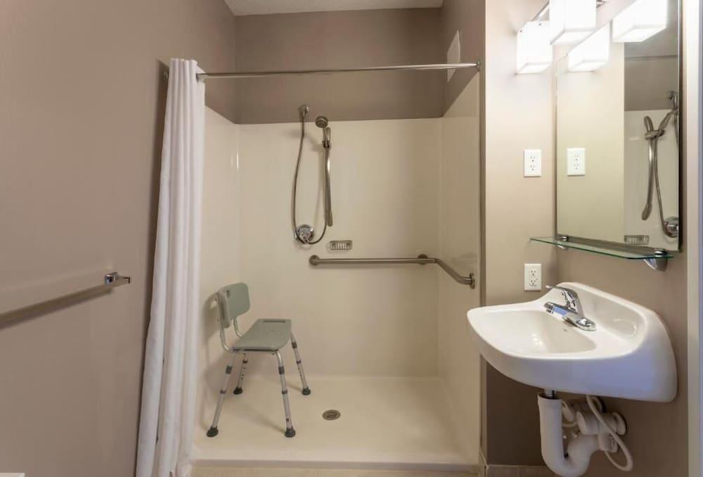 GrandStay Hotel & Suites photo 29