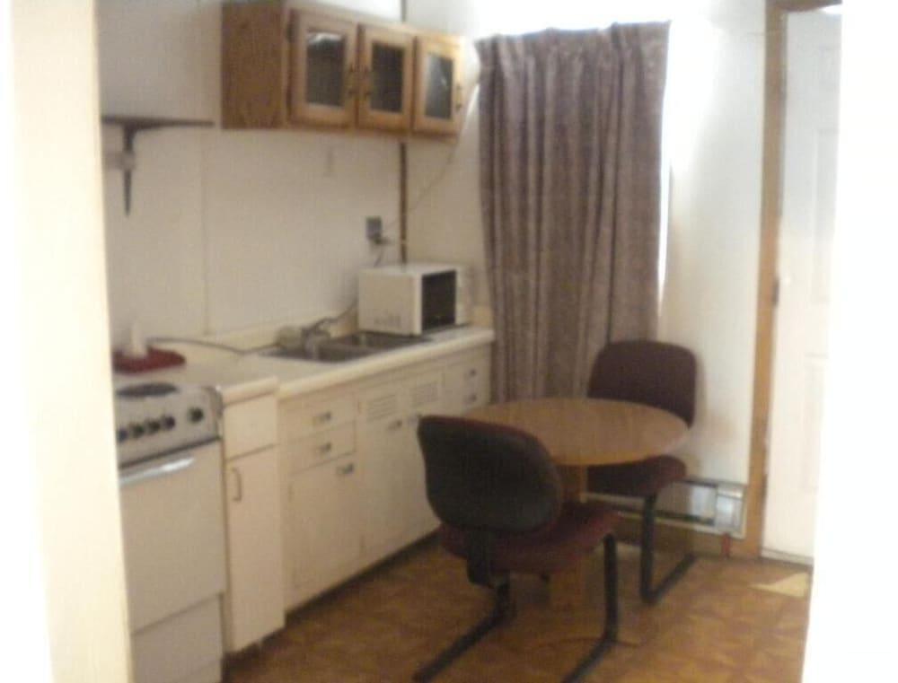 Riverside Motel photo 39