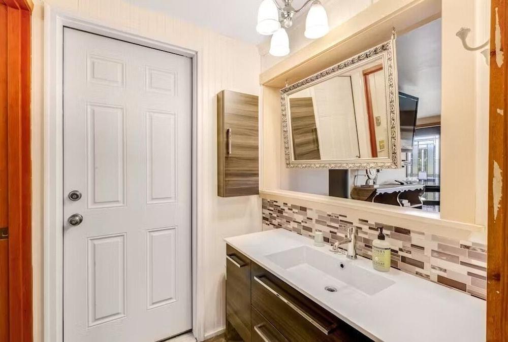 Deer Harbor Cottages photo 38