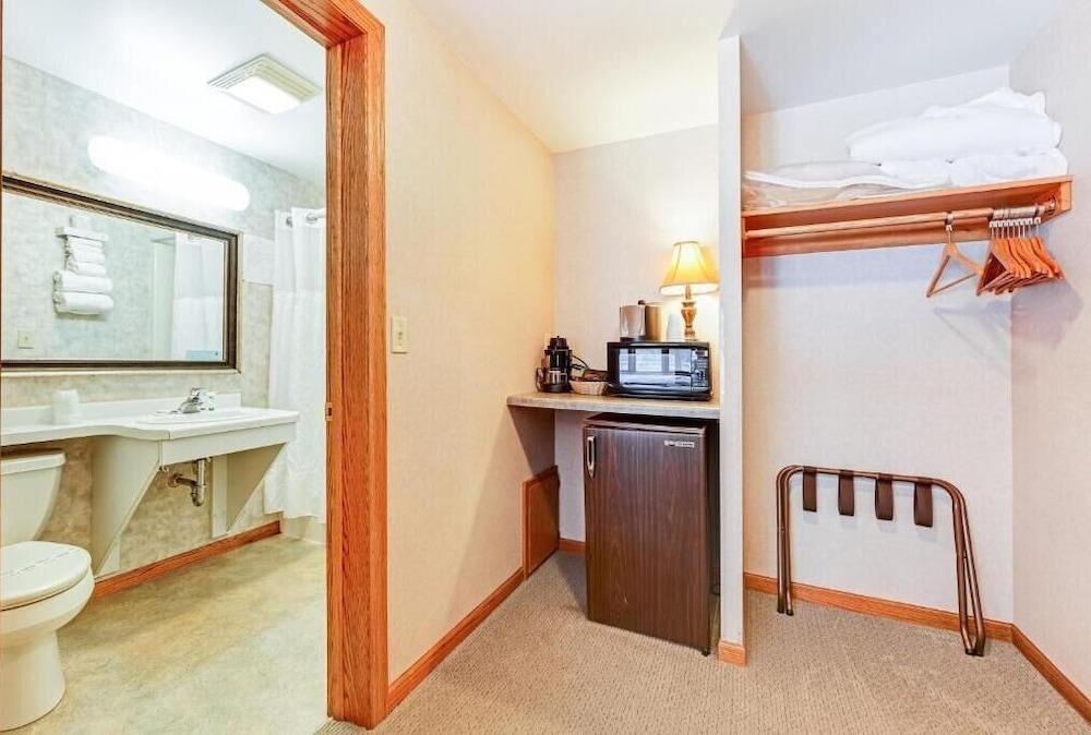 Chanticleer Inn photo 20