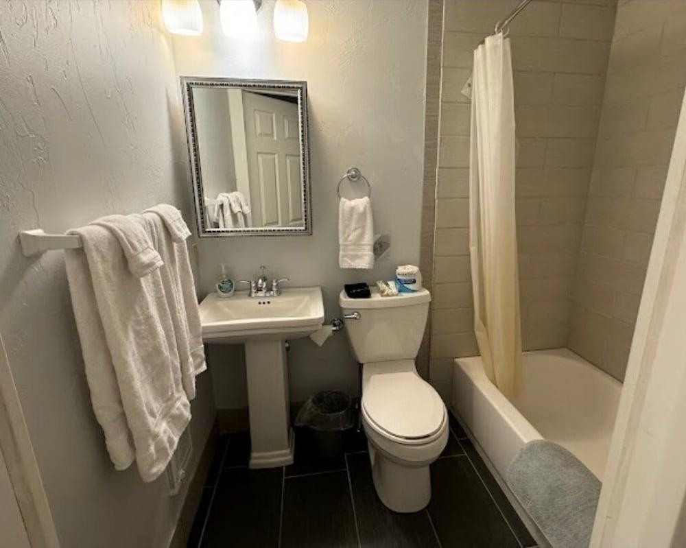 Angler Village Inn photo 21