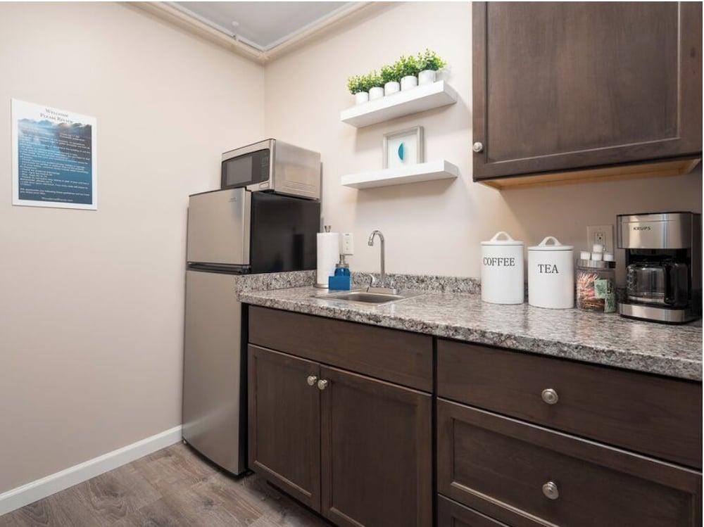 TuckAway Suites at East Branch photo 24