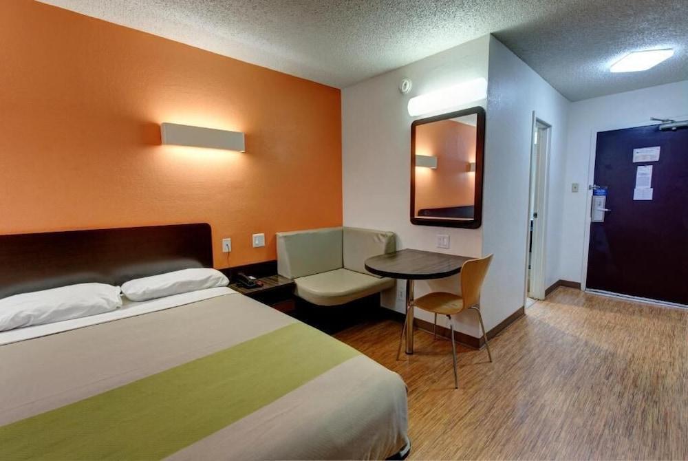 Executive Inn & Suites photo 10