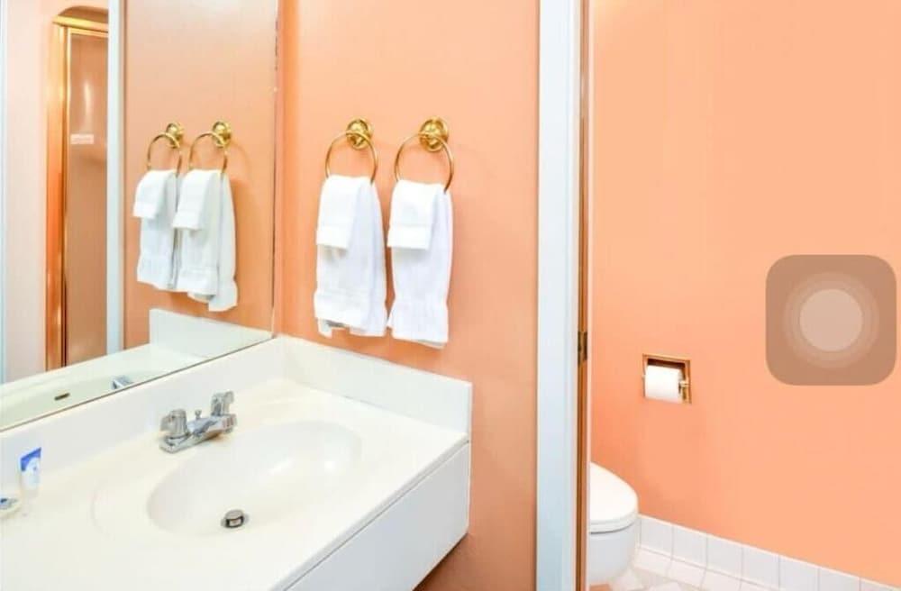 Pronghorn Inn photo 13