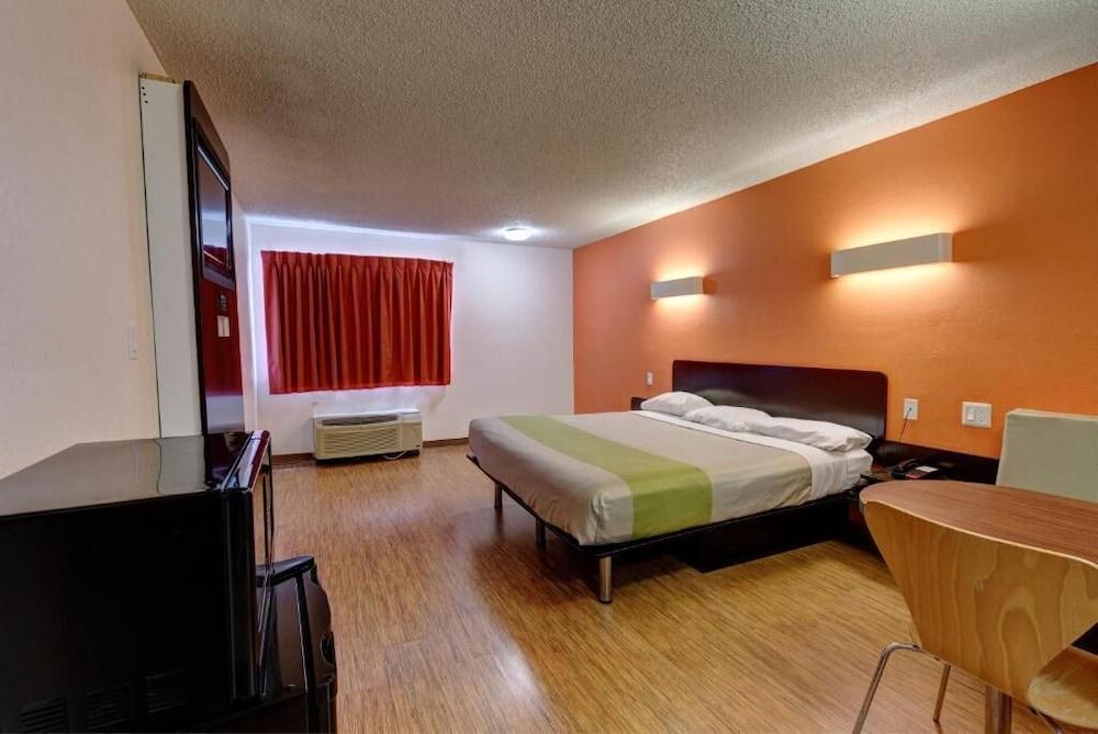 Executive Inn & Suites photo 17
