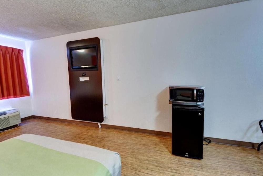 Executive Inn & Suites photo 22