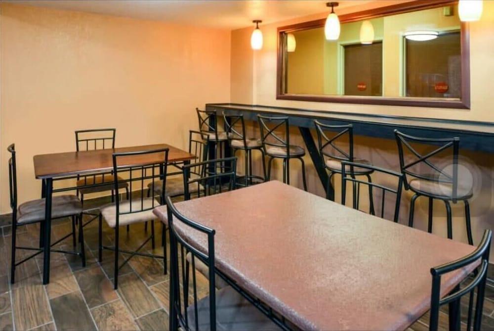 Pronghorn Inn photo 15
