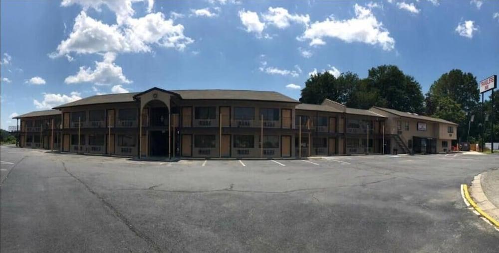Travelers Inn photo 1