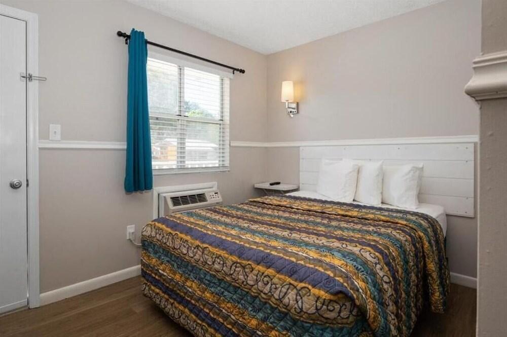 Beach Bum West-O Motel photo 6