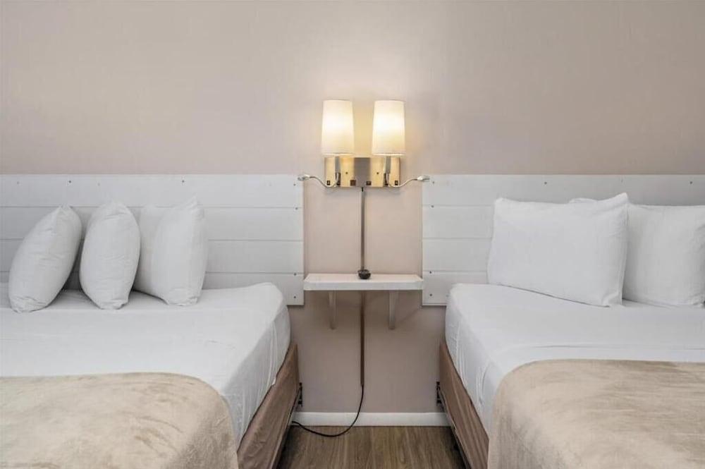 Beach Bum West-O Motel photo 13