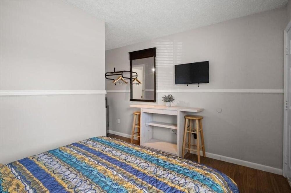 Beach Bum West-O Motel photo 7