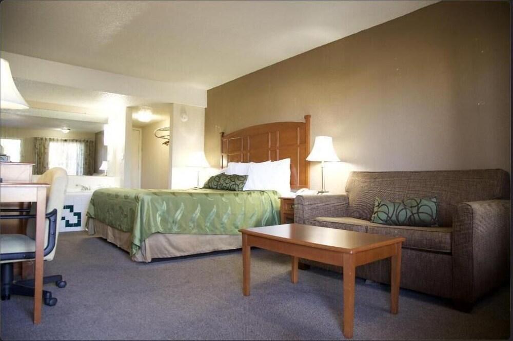Travelers Inn photo 32