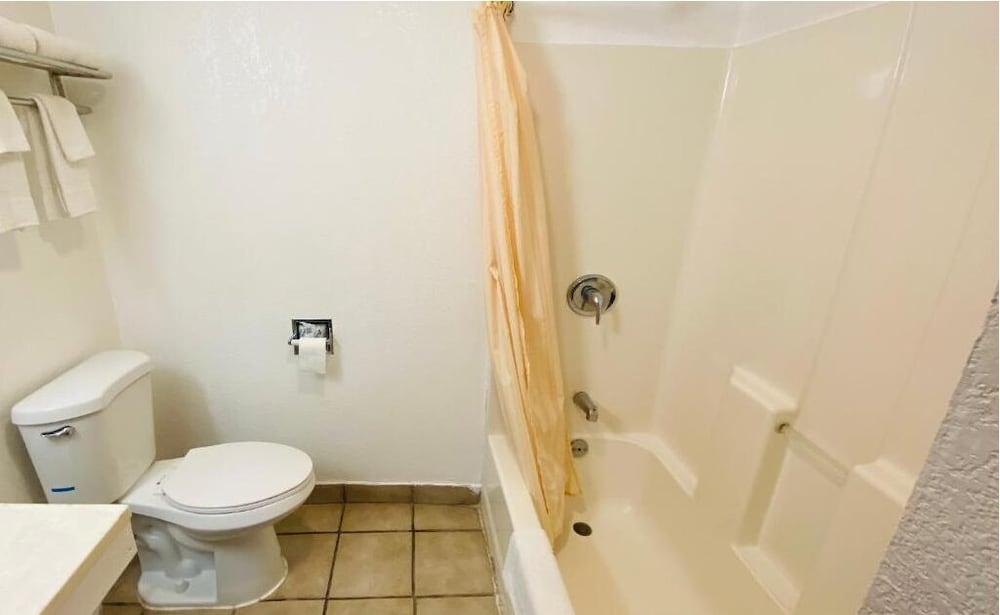 Budget Inn & Suites photo 6
