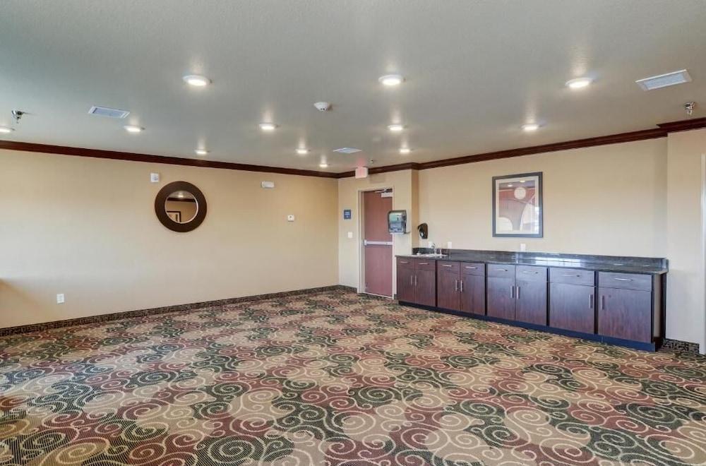 Cobblestone Inn & Suites - Altamont photo 26