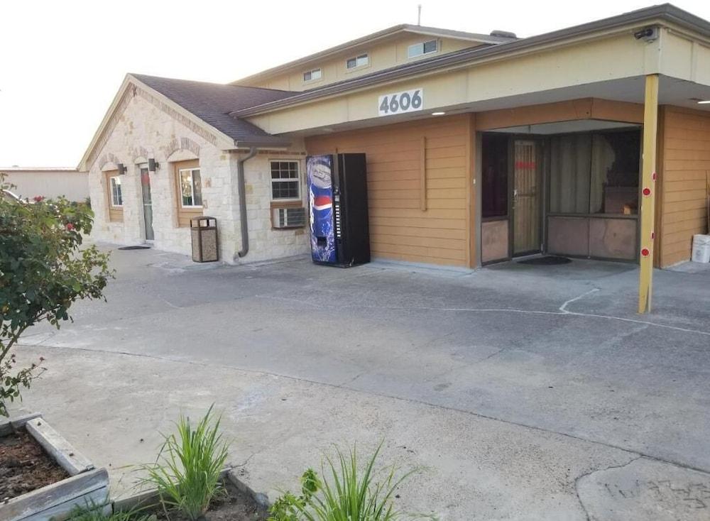 Lone Star Inn by FairBridge photo 22