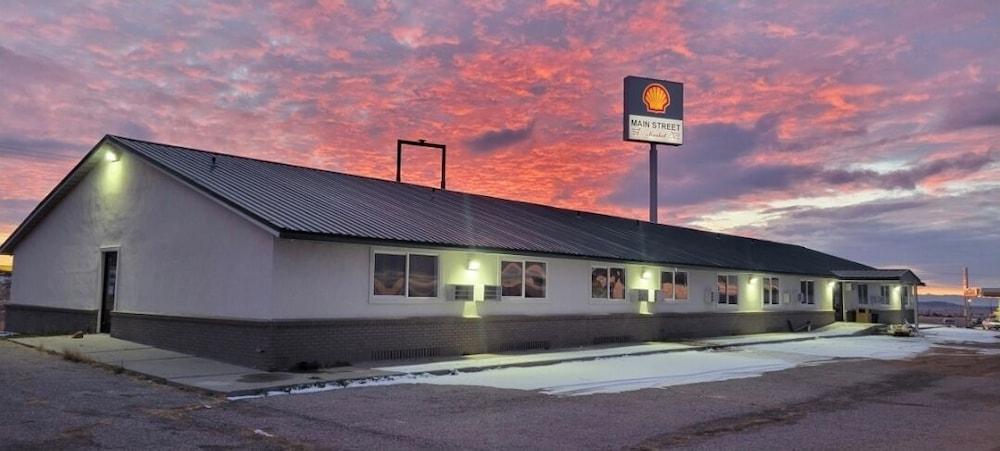 New Western Inn & Suites photo 9
