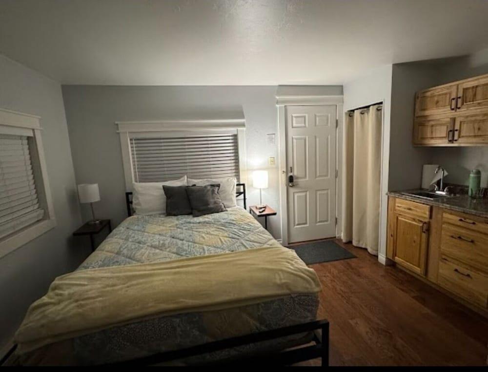 Angler Village Inn photo 6