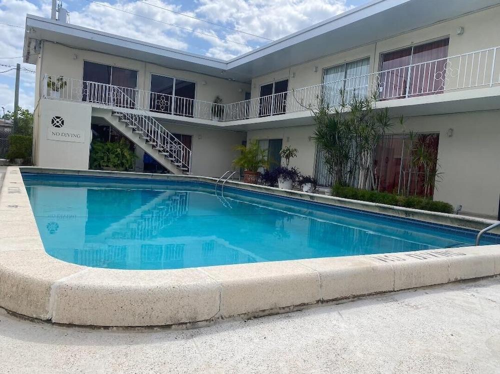 Queens Lodge Motel photo 16