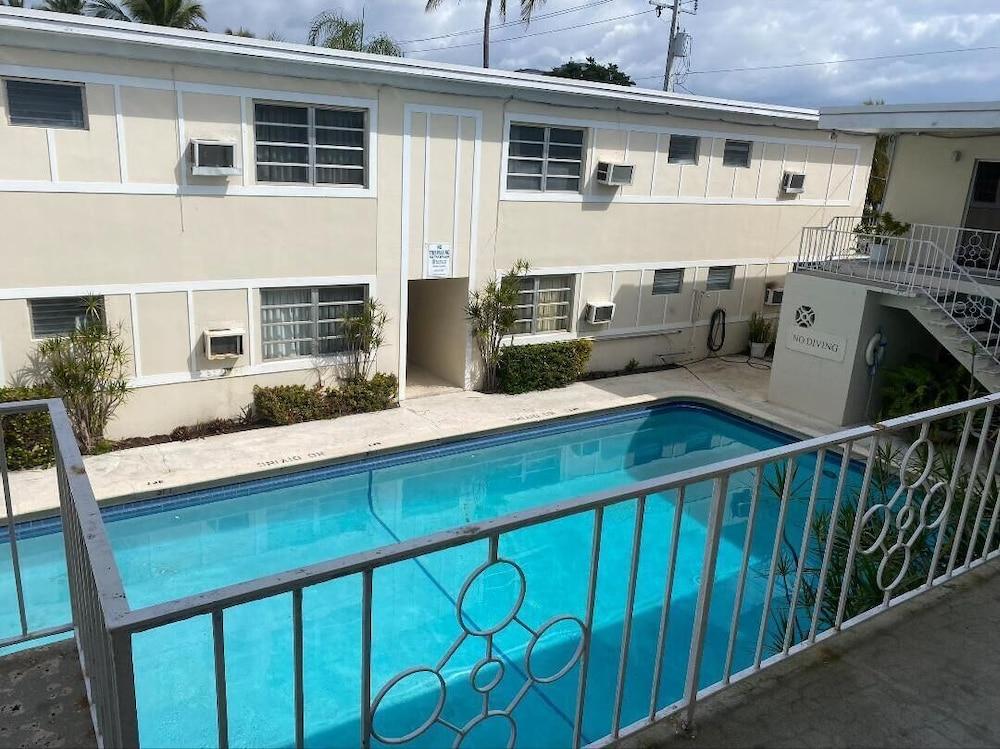 Queens Lodge Motel photo 20