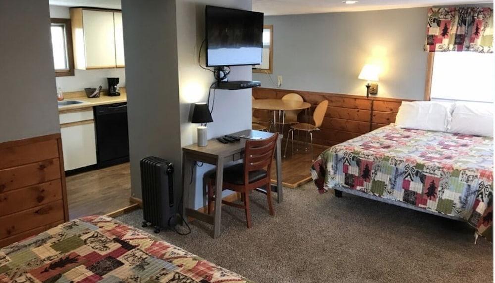 Holiday Motel photo 11