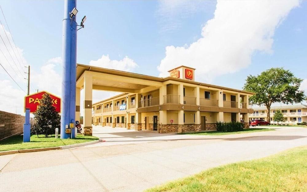 Palace Inn Conroe photo 27