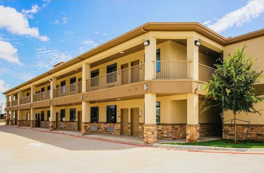 Palace Inn Conroe photo 18