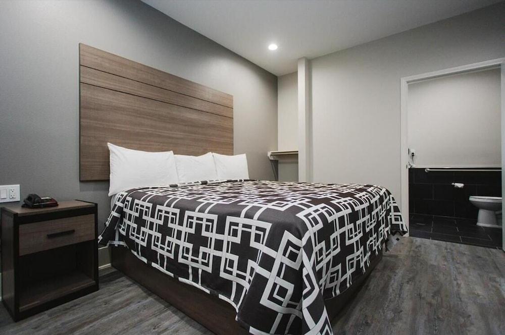 Palace Inn Conroe photo 45