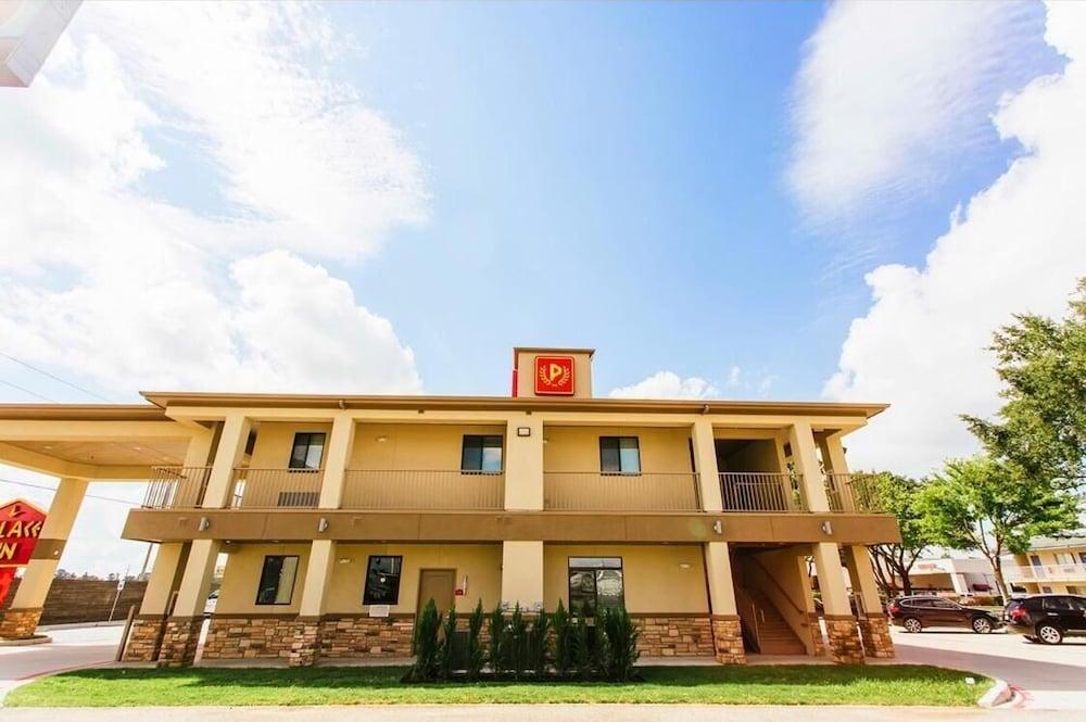 Palace Inn Conroe photo 17