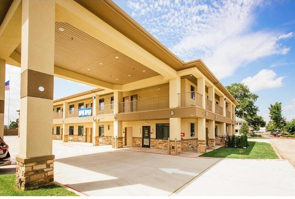 Palace Inn Conroe photo 30