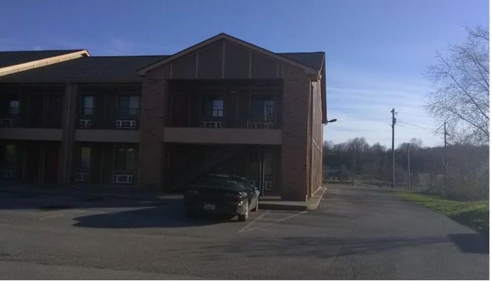 Oak Tree Inn photo 12
