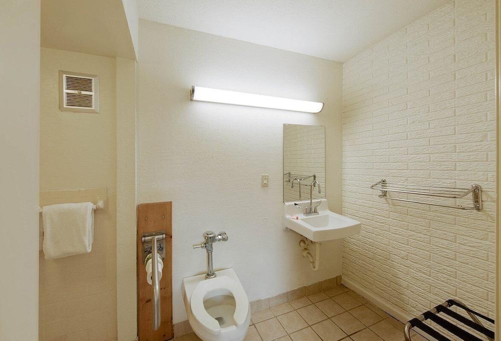 Travel Plaza Motel photo 8