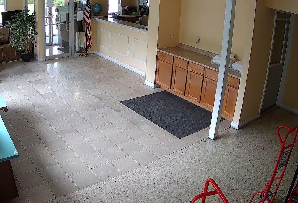 ECONOMY INN photo 17