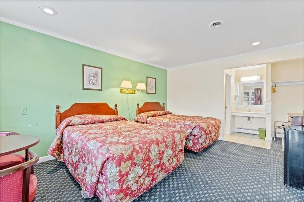 Top Hill Motel photo 11