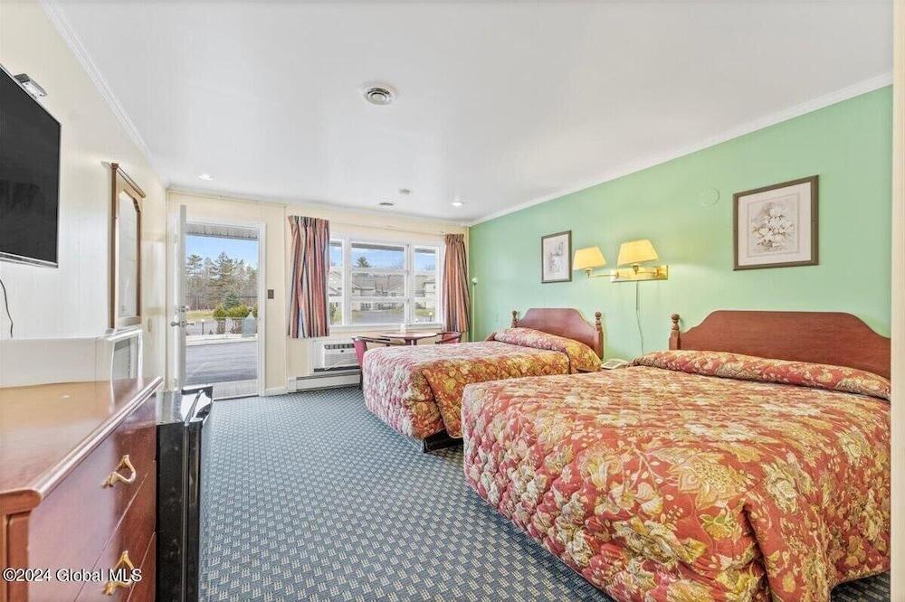 Top Hill Motel photo 13