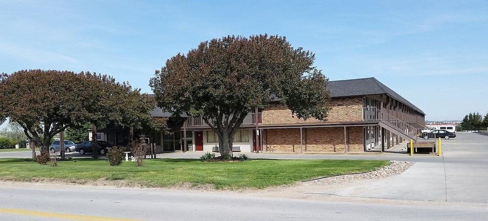 Home-Towne Lodge photo 22