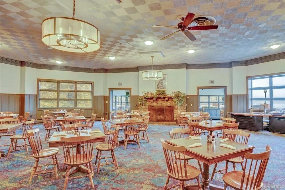 Split Rock Resort photo 37
