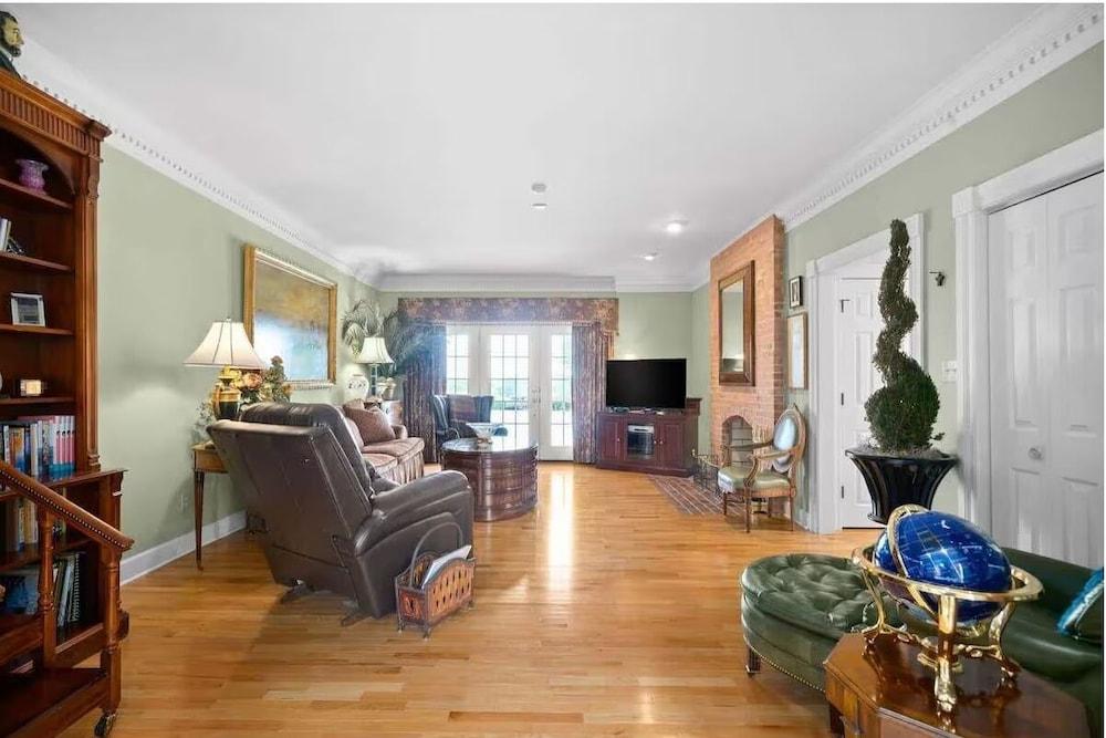 Oak Hill House photo 17